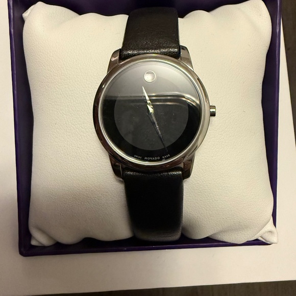 Movado women’s Leather Watch - Picture 4 of 4